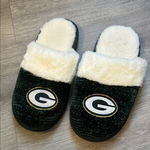 Green Bay Packers Women's Slippers - Green and White